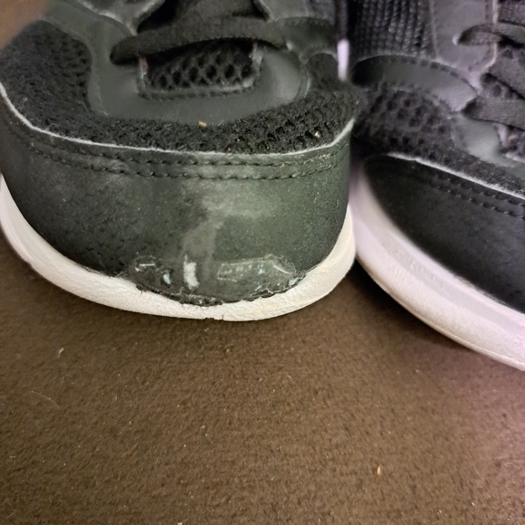 Reebok Women's High Cut Runners - Picture 8 of 10